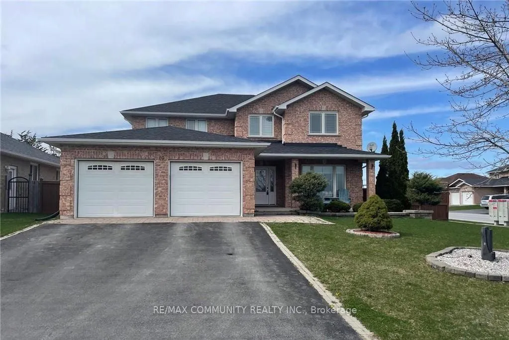 Front of 10 Simcoe Street E