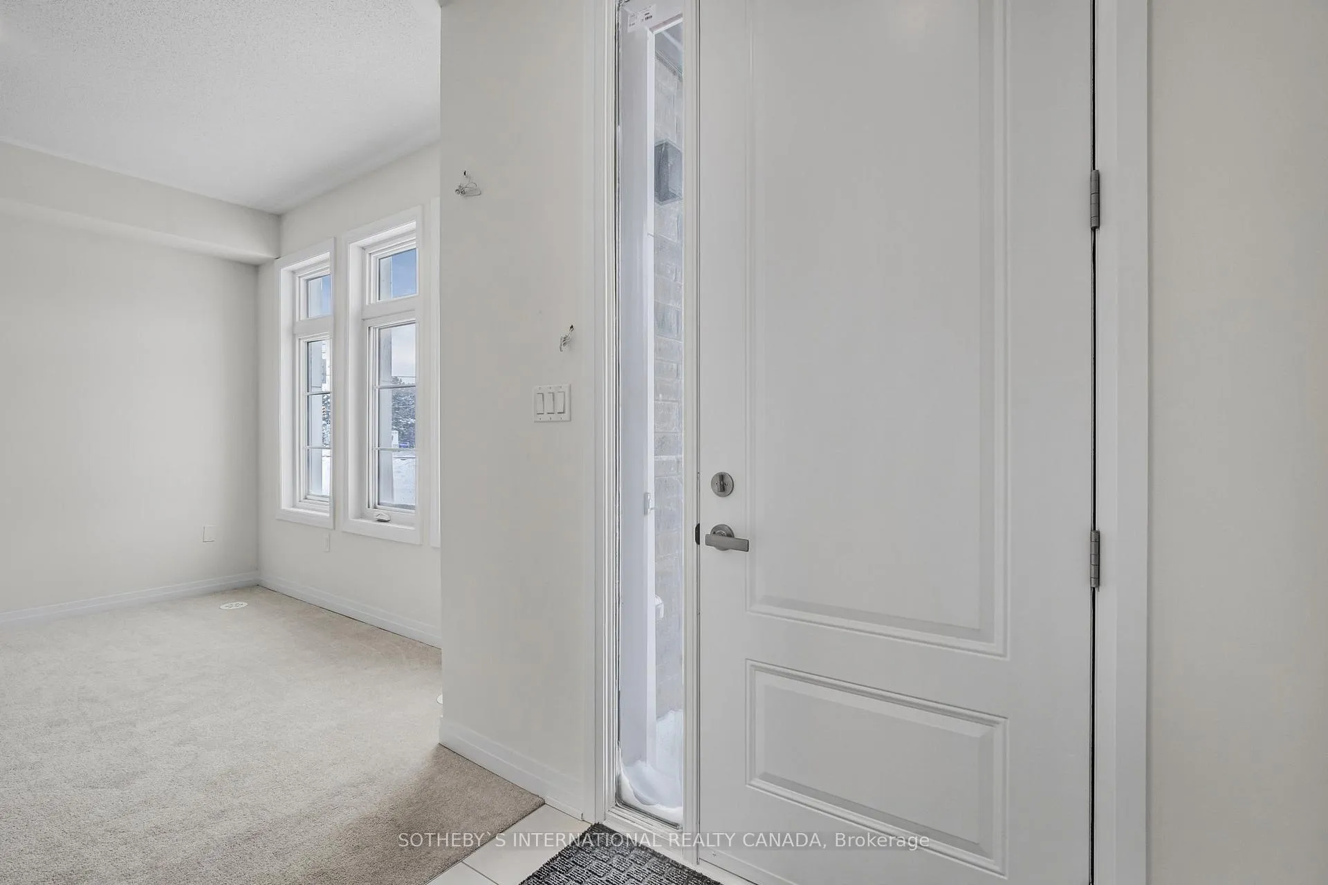 Photo 3 of 126 De La Roche Drive, Vaughan, Vellore Village — HOMEH