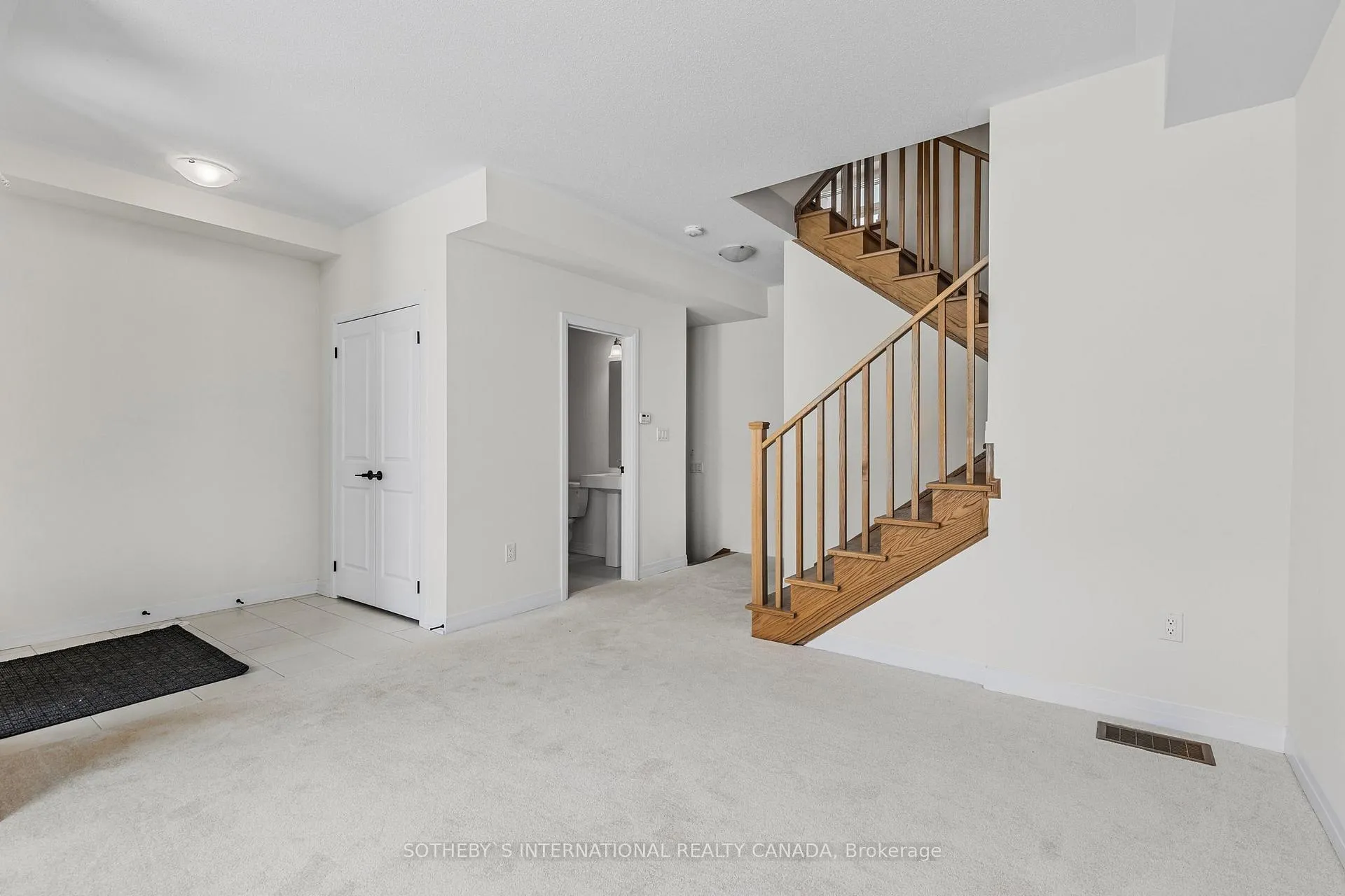 Photo 4 of 126 De La Roche Drive, Vaughan, Vellore Village — HOMEH