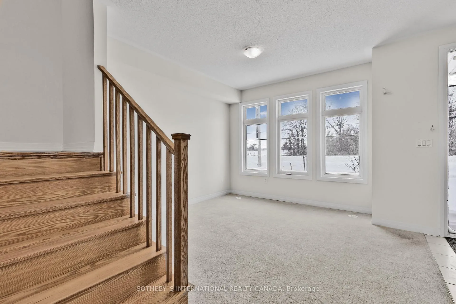 Photo 5 of 126 De La Roche Drive, Vaughan, Vellore Village — HOMEH