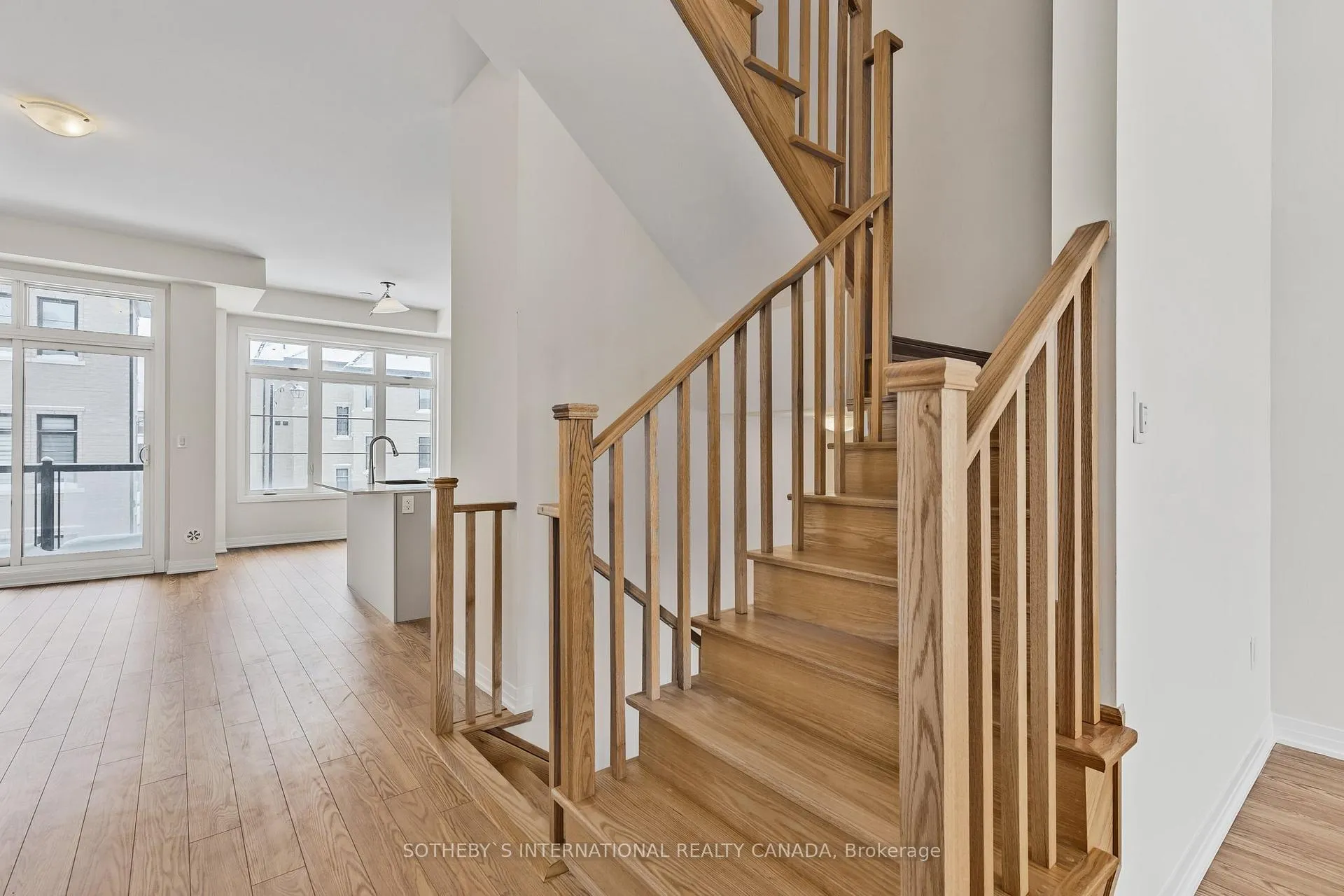 Photo 6 of 126 De La Roche Drive, Vaughan, Vellore Village — HOMEH
