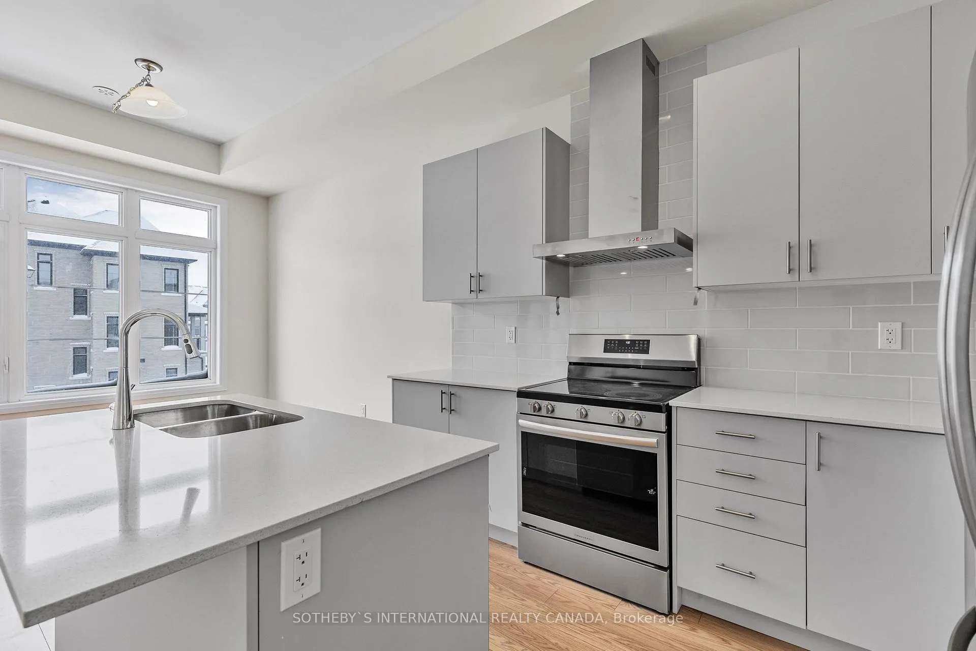 Photo 9 of 126 De La Roche Drive, Vaughan, Vellore Village — HOMEH