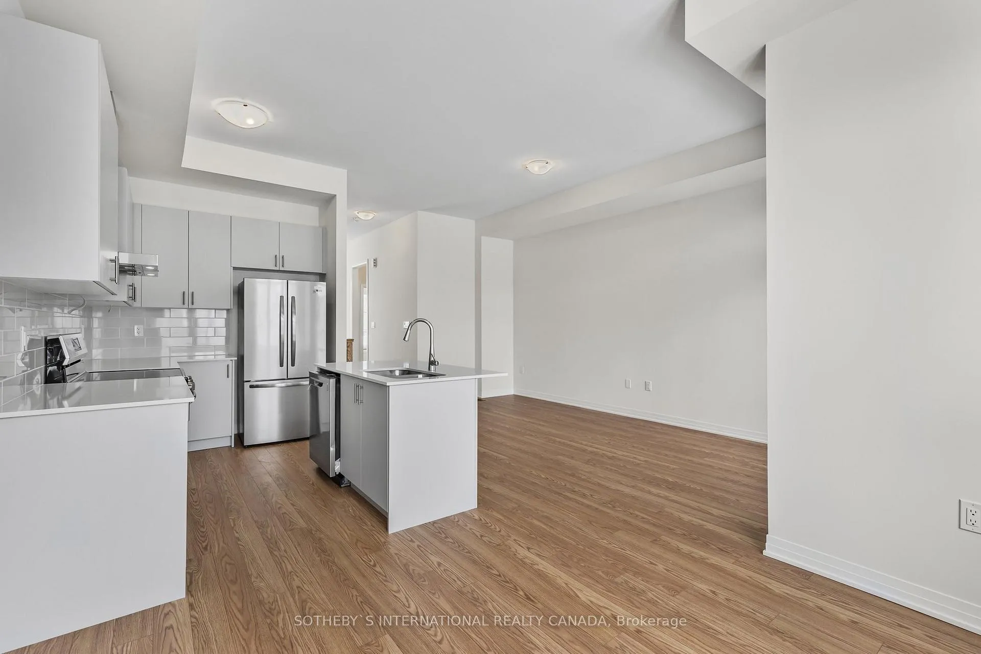 Photo 10 of 126 De La Roche Drive, Vaughan, Vellore Village — HOMEH