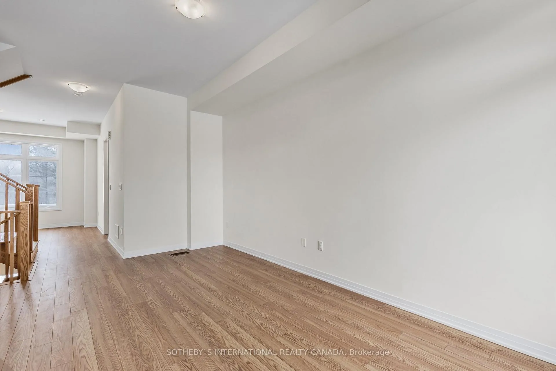 Photo 11 of 126 De La Roche Drive, Vaughan, Vellore Village — HOMEH