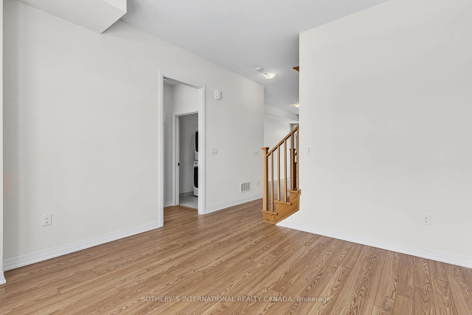 Photo 12 of 126 De La Roche Drive, Vaughan, Vellore Village — HOMEH