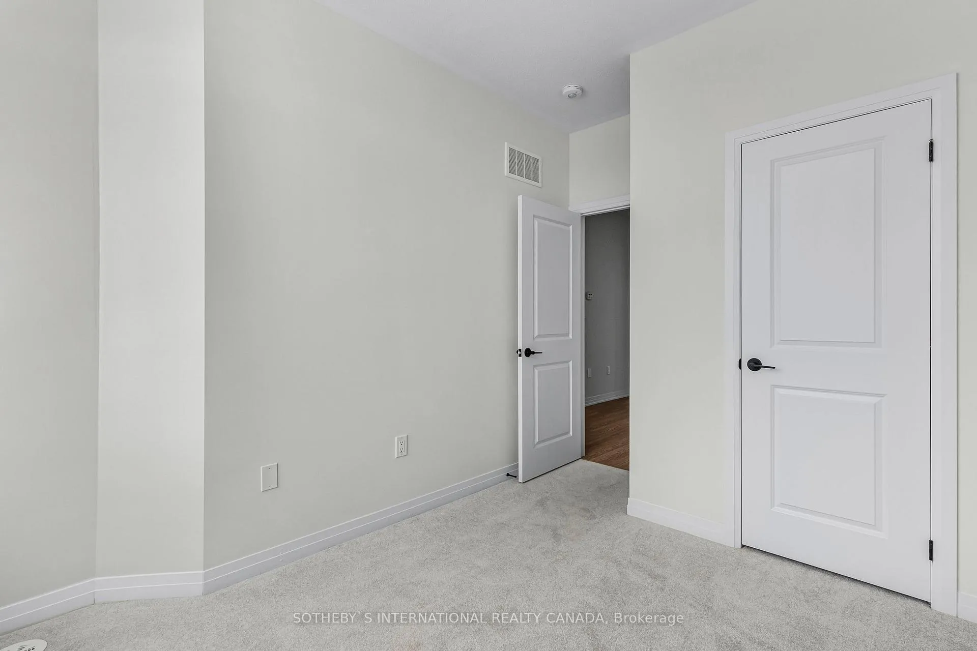Photo 22 of 126 De La Roche Drive, Vaughan, Vellore Village — HOMEH