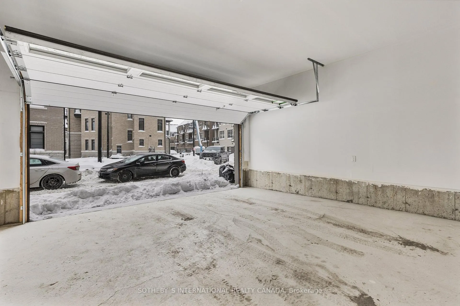 Photo 27 of 126 De La Roche Drive, Vaughan, Vellore Village — HOMEH