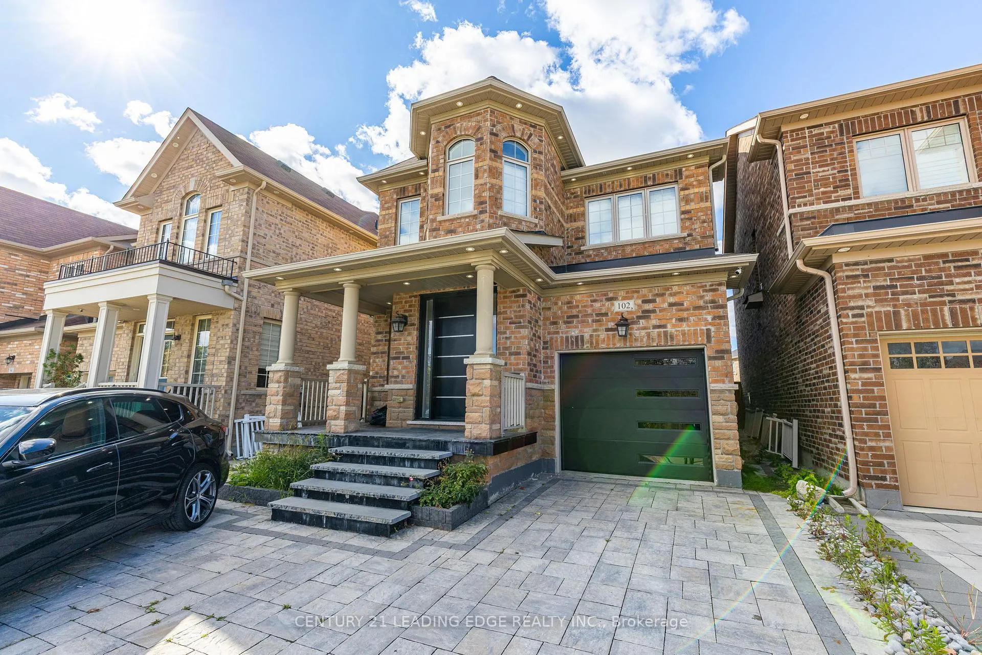 Photo 2 of 102 Mactier Drive, Vaughan, Kleinburg — HOMEH