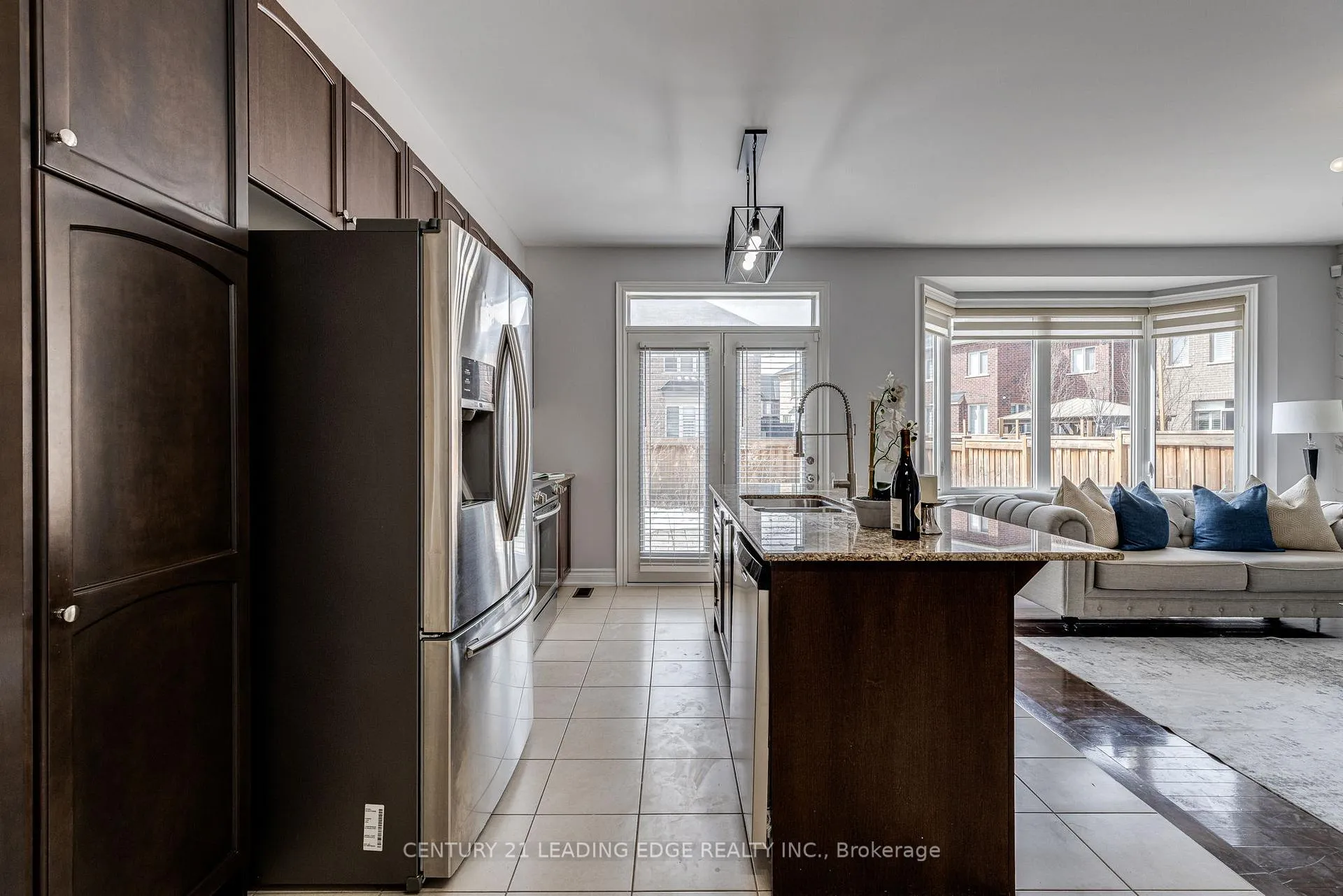 Photo 6 of 102 Mactier Drive, Vaughan, Kleinburg — HOMEH