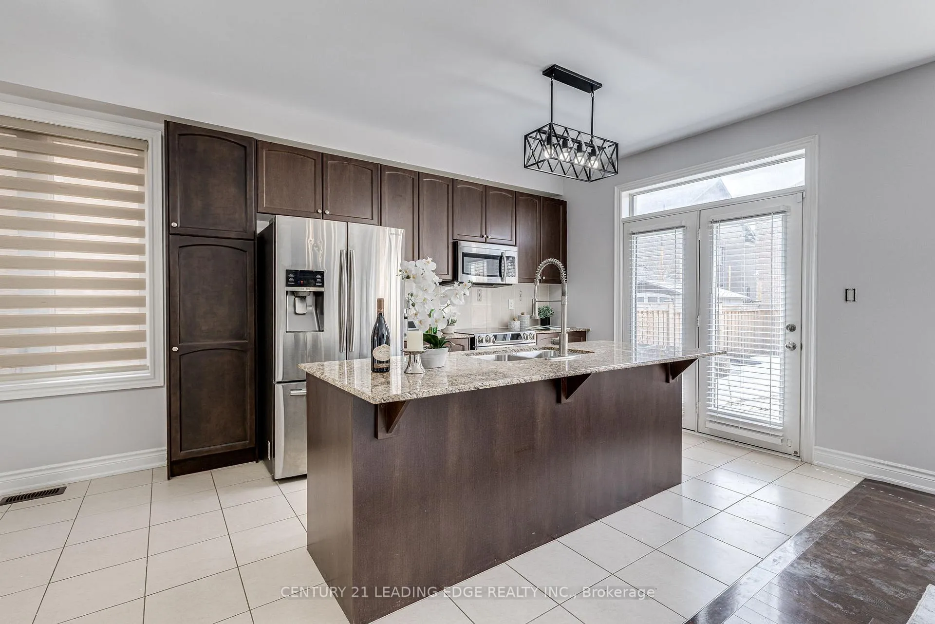 Photo 7 of 102 Mactier Drive, Vaughan, Kleinburg — HOMEH