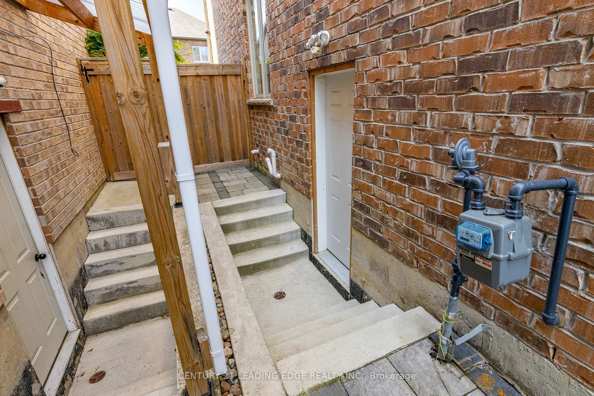 Photo 37 of 102 Mactier Drive, Vaughan, Kleinburg — HOMEH