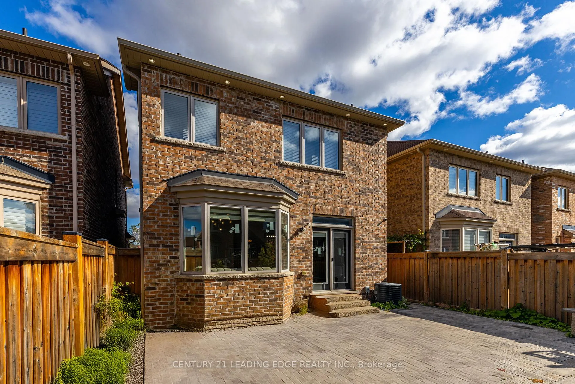 Photo 40 of 102 Mactier Drive, Vaughan, Kleinburg — HOMEH