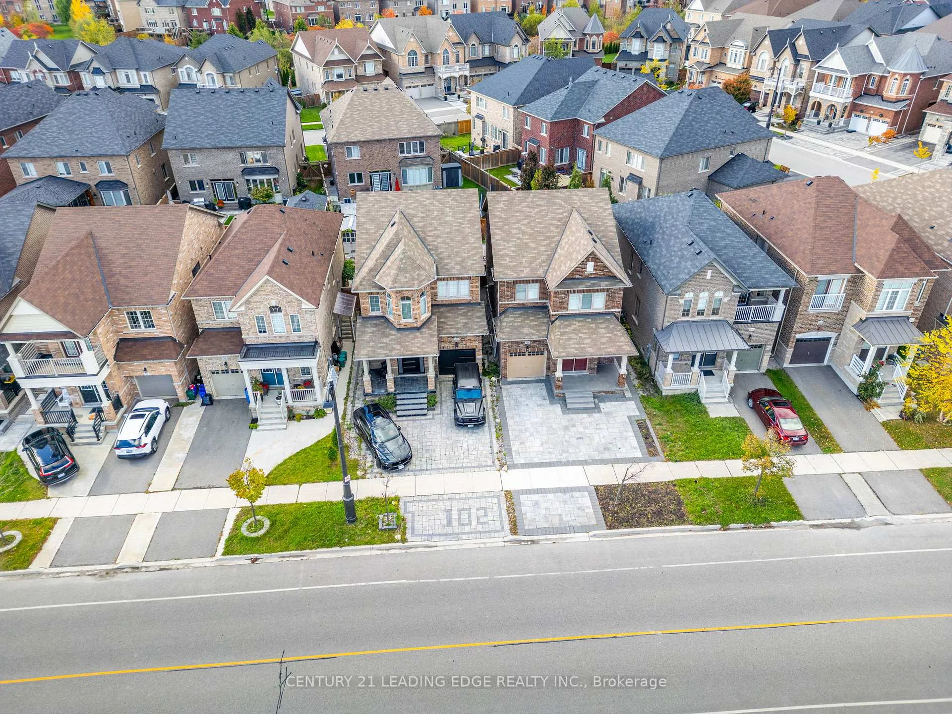 Photo 43 of 102 Mactier Drive, Vaughan, Kleinburg — HOMEH