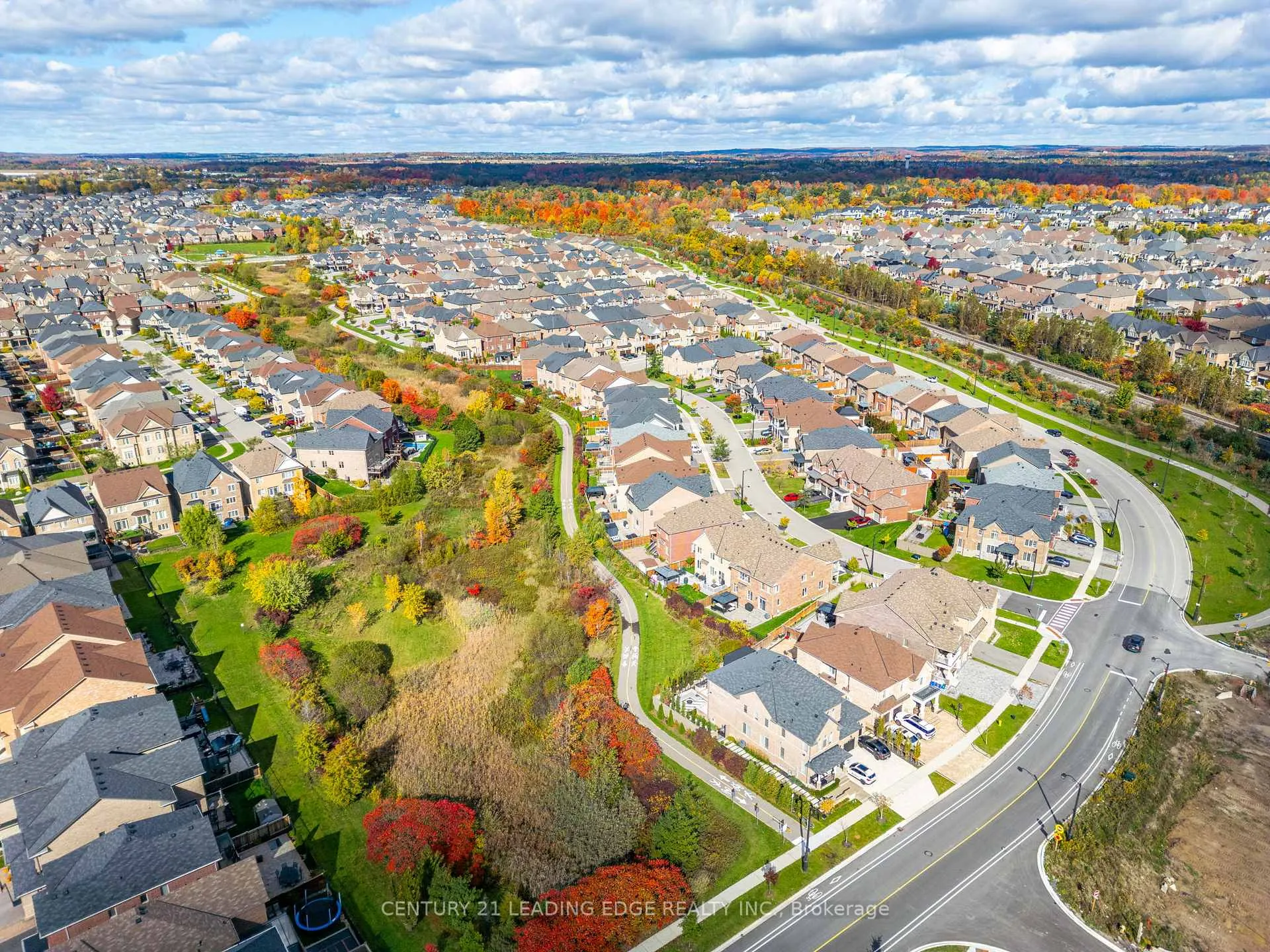 Photo 45 of 102 Mactier Drive, Vaughan, Kleinburg — HOMEH