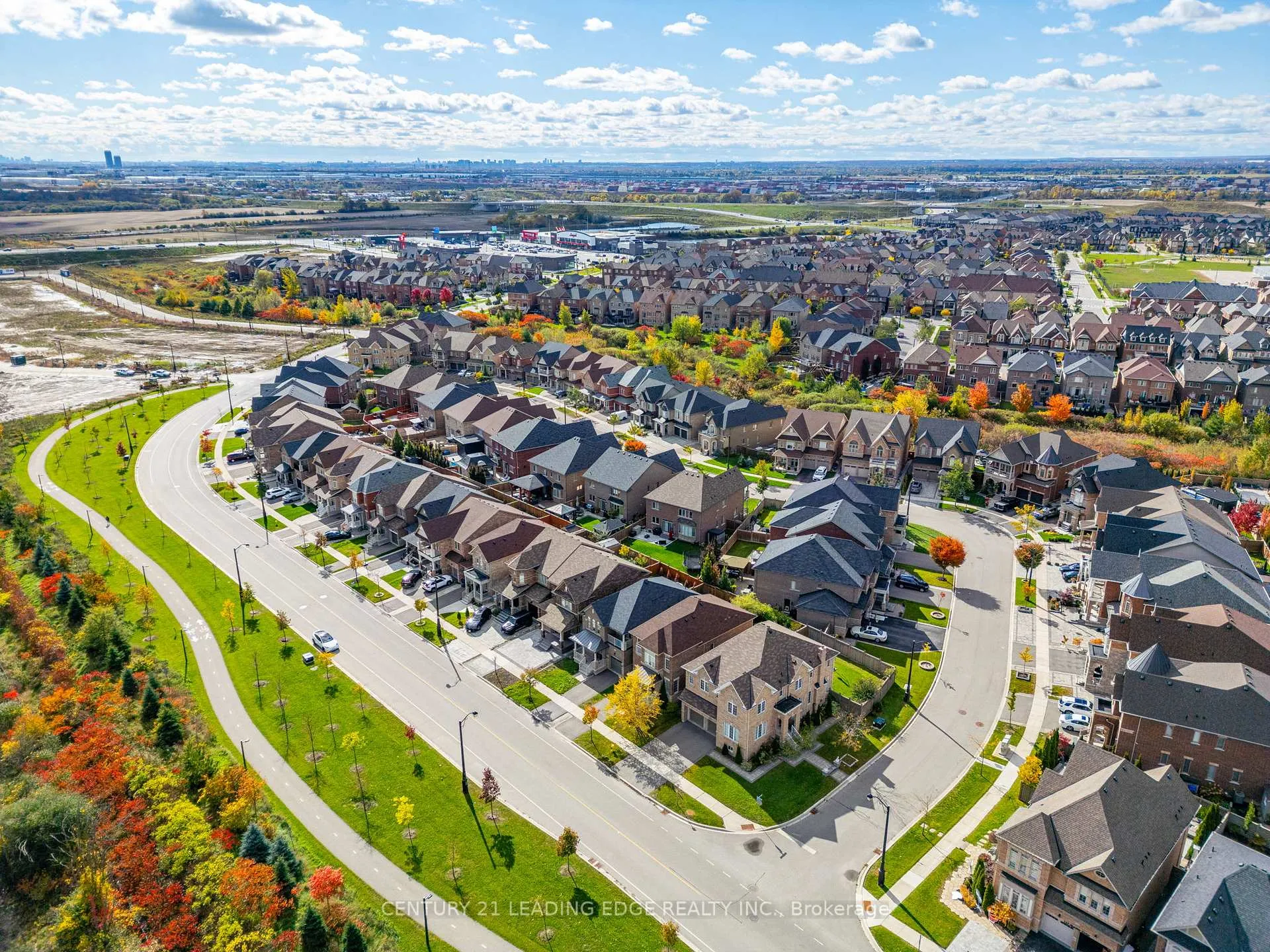 Photo 47 of 102 Mactier Drive, Vaughan, Kleinburg — HOMEH