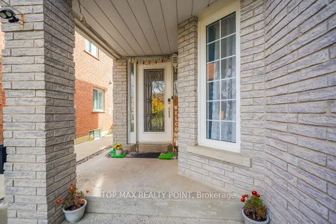Photo 5 of 38 Hillpath Crescent, Brampton, Snelgrove — HOMEH