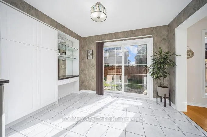 Photo 11 of 38 Hillpath Crescent, Brampton, Snelgrove — HOMEH