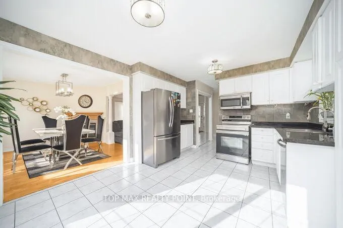 Photo 12 of 38 Hillpath Crescent, Brampton, Snelgrove — HOMEH