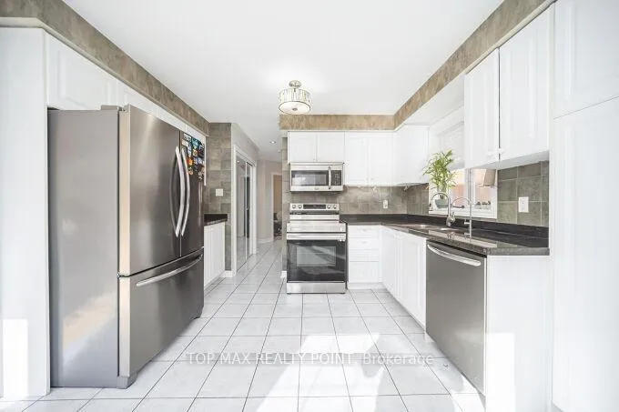 Photo 13 of 38 Hillpath Crescent, Brampton, Snelgrove — HOMEH