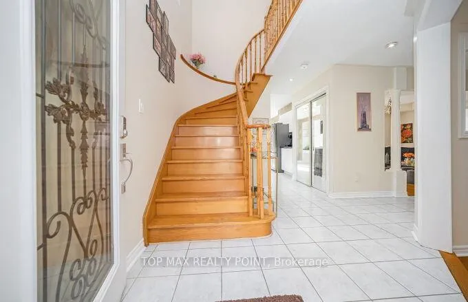 Photo 15 of 38 Hillpath Crescent, Brampton, Snelgrove — HOMEH