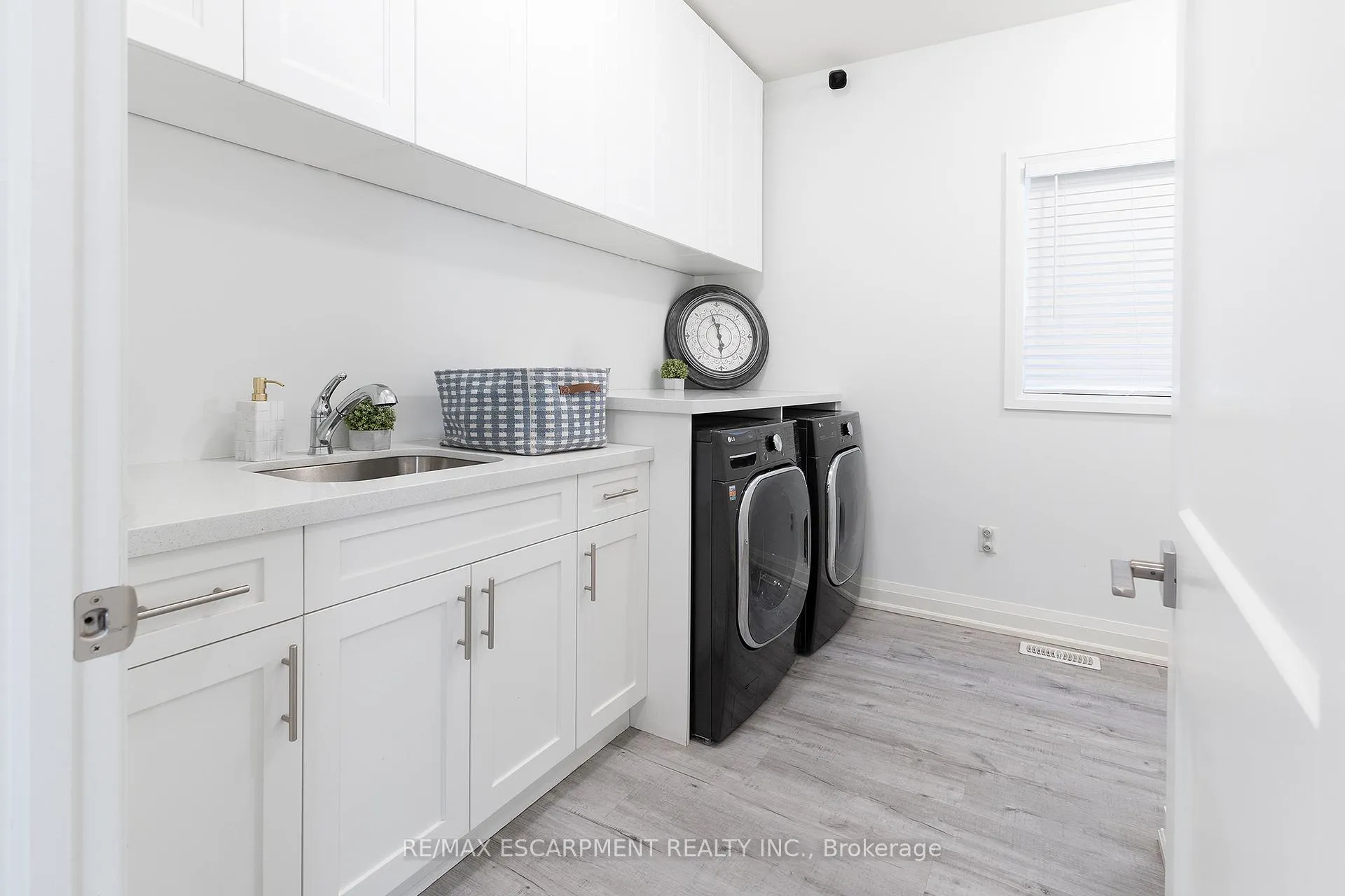 Photo 15 of 388 Klein Circle, Hamilton, Meadowlands — HOMEH