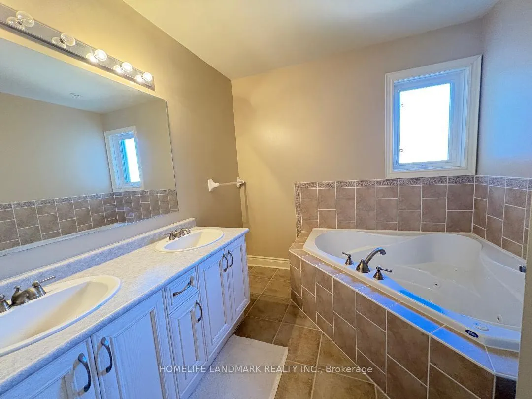 Photo 11 of 29 Hans Drive, Markham, Cachet — HOMEH