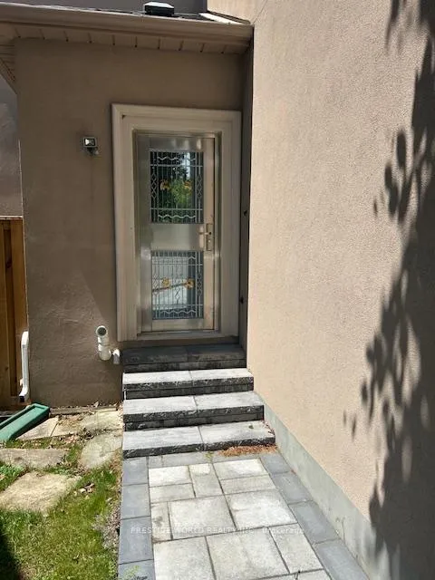 Photo 2 of 15 Circle Court, Markham, Thornlea — HOMEH
