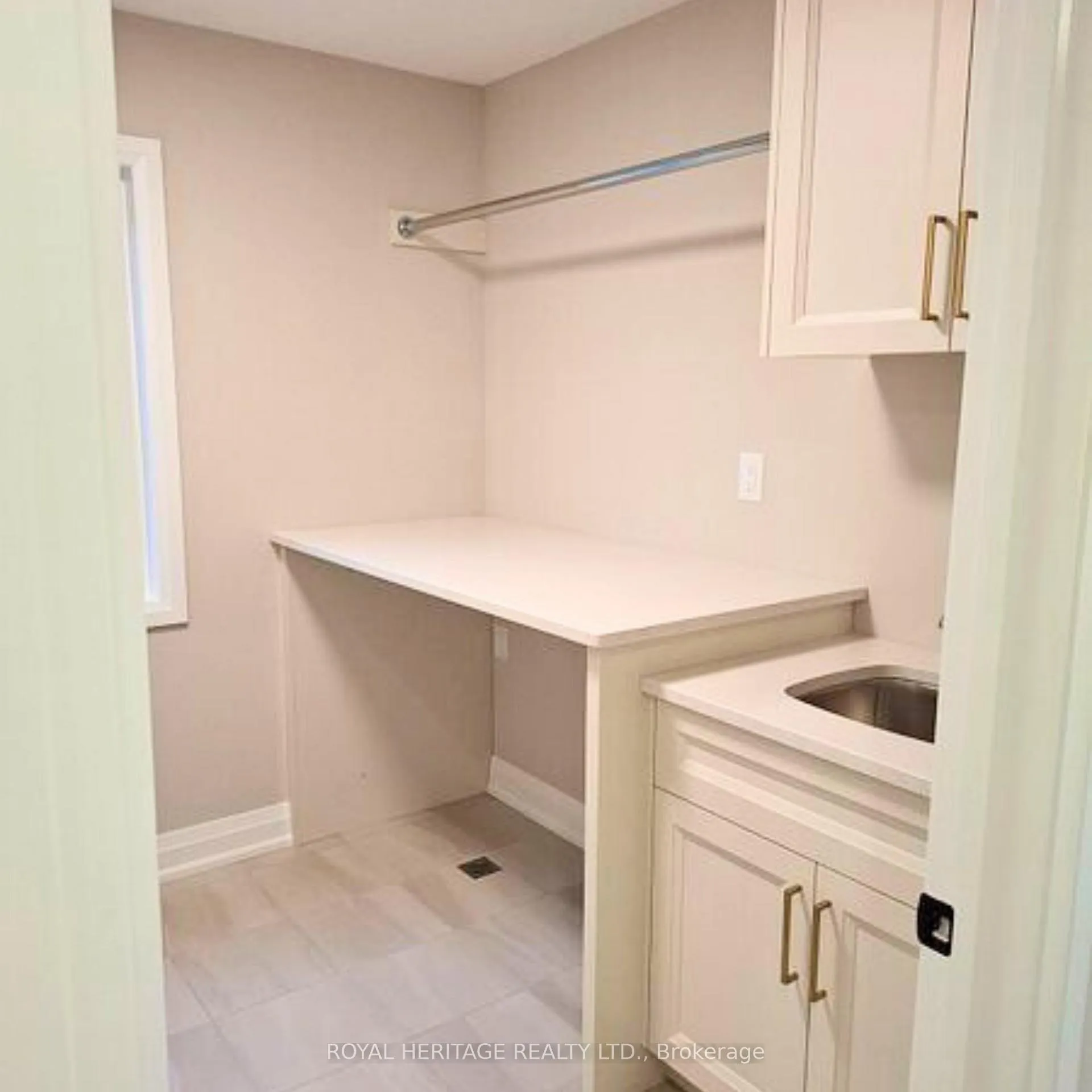 Photo 18 of 42 St Augustine Drive, Whitby, Brooklin — HOMEH