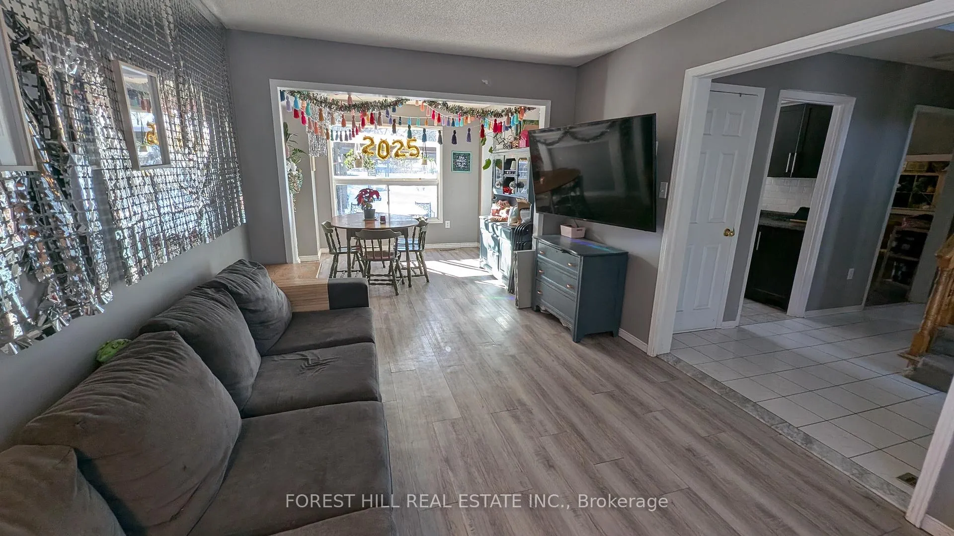 Photo 5 of 46 Golden Meadow Road, Barrie, Innis-Shore — HOMEH