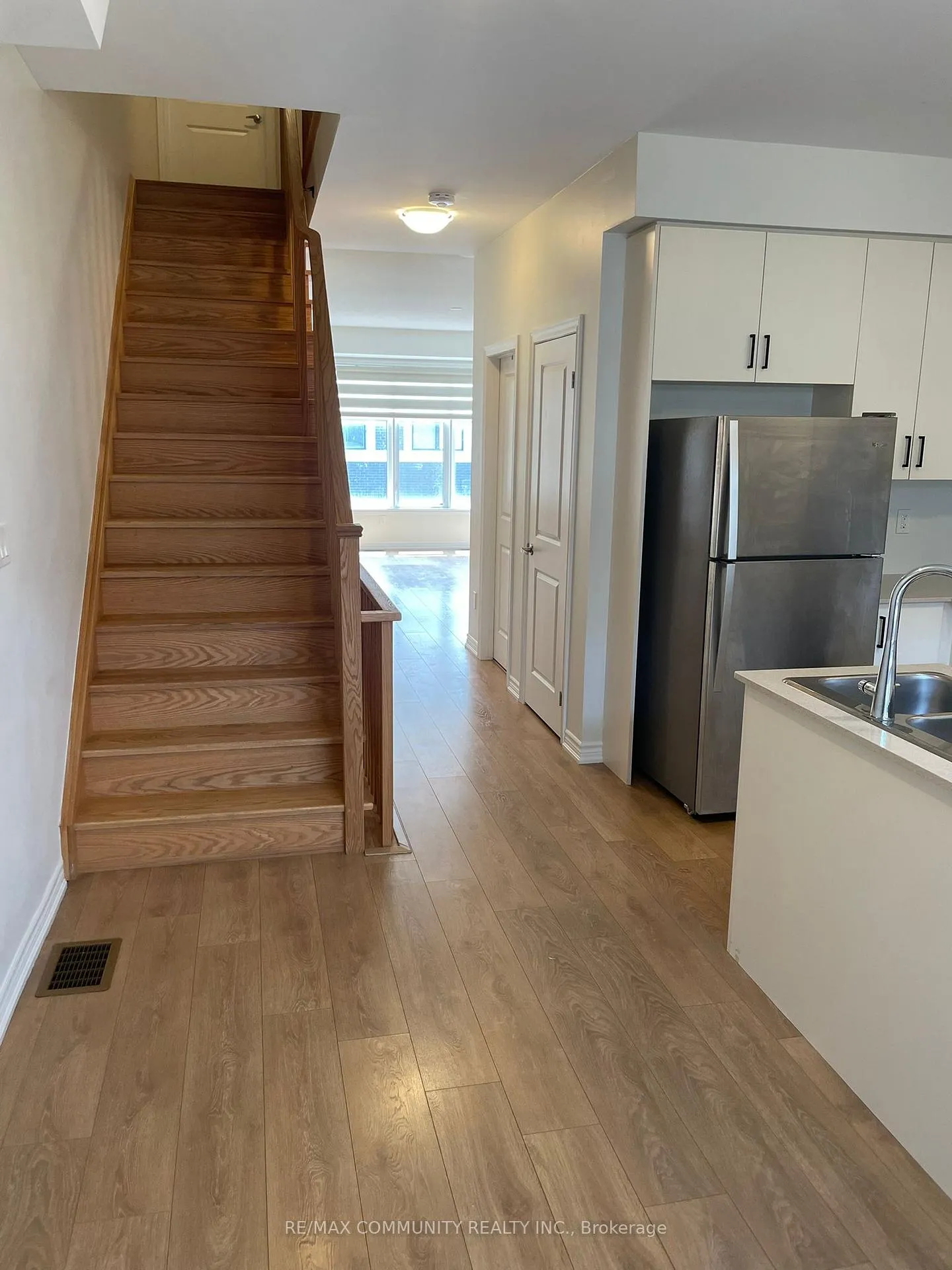 Photo 2 of 766 Eddystone Path S, Oshawa, Donevan — HOMEH