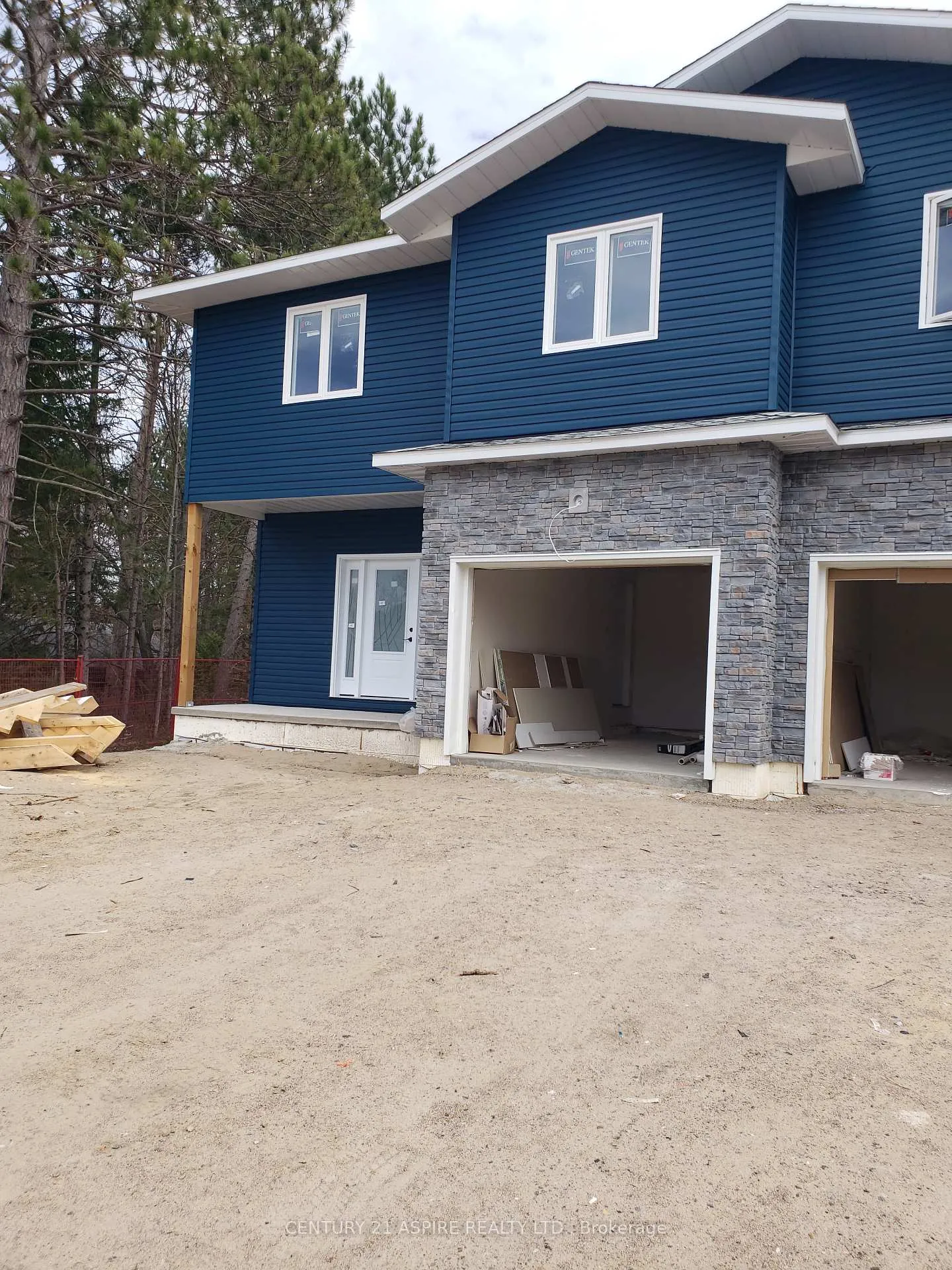 Photo 1 of 94D Frontenac Crescent, Deep River — HOMEH