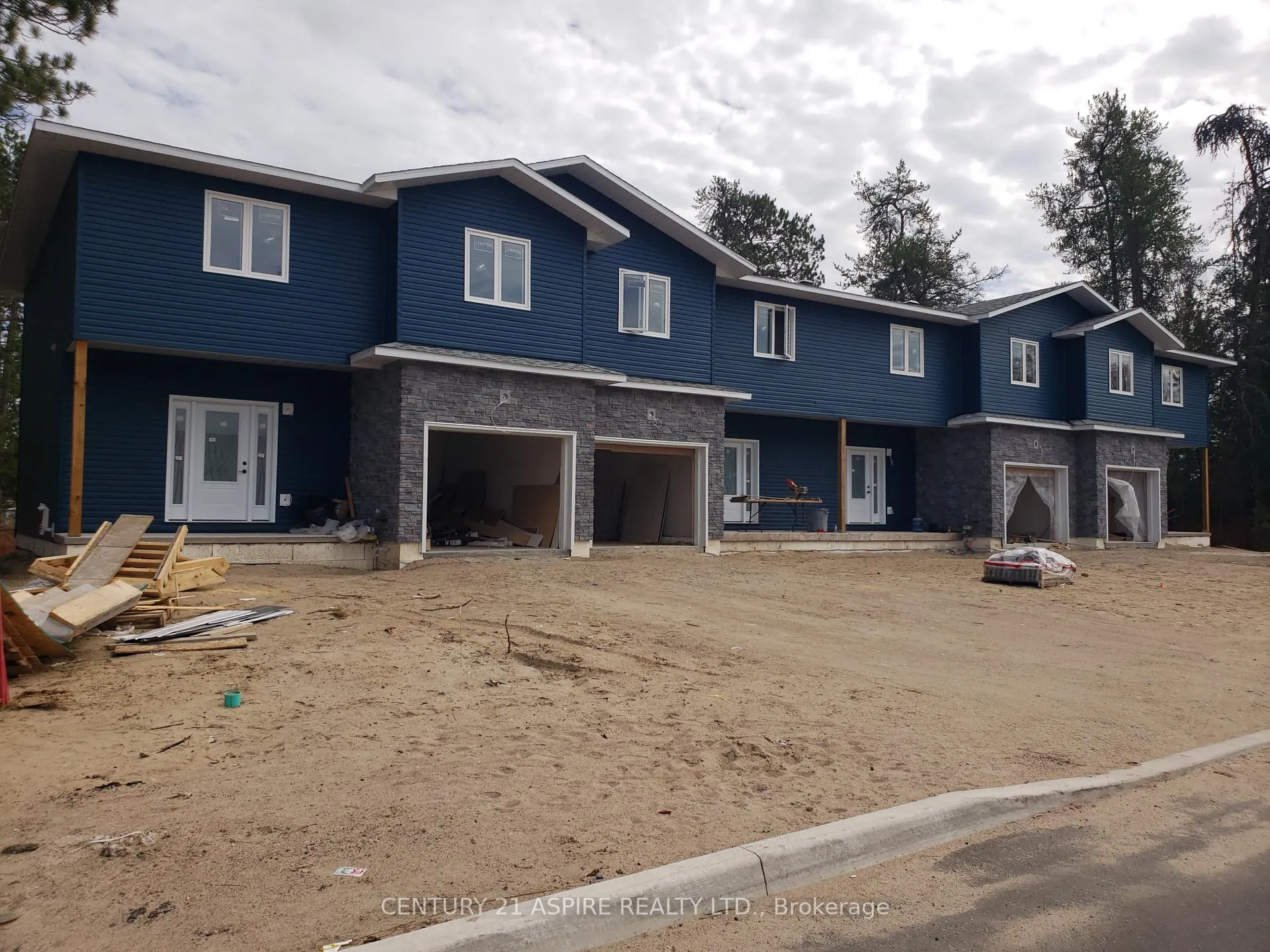 Photo 2 of 94D Frontenac Crescent, Deep River — HOMEH