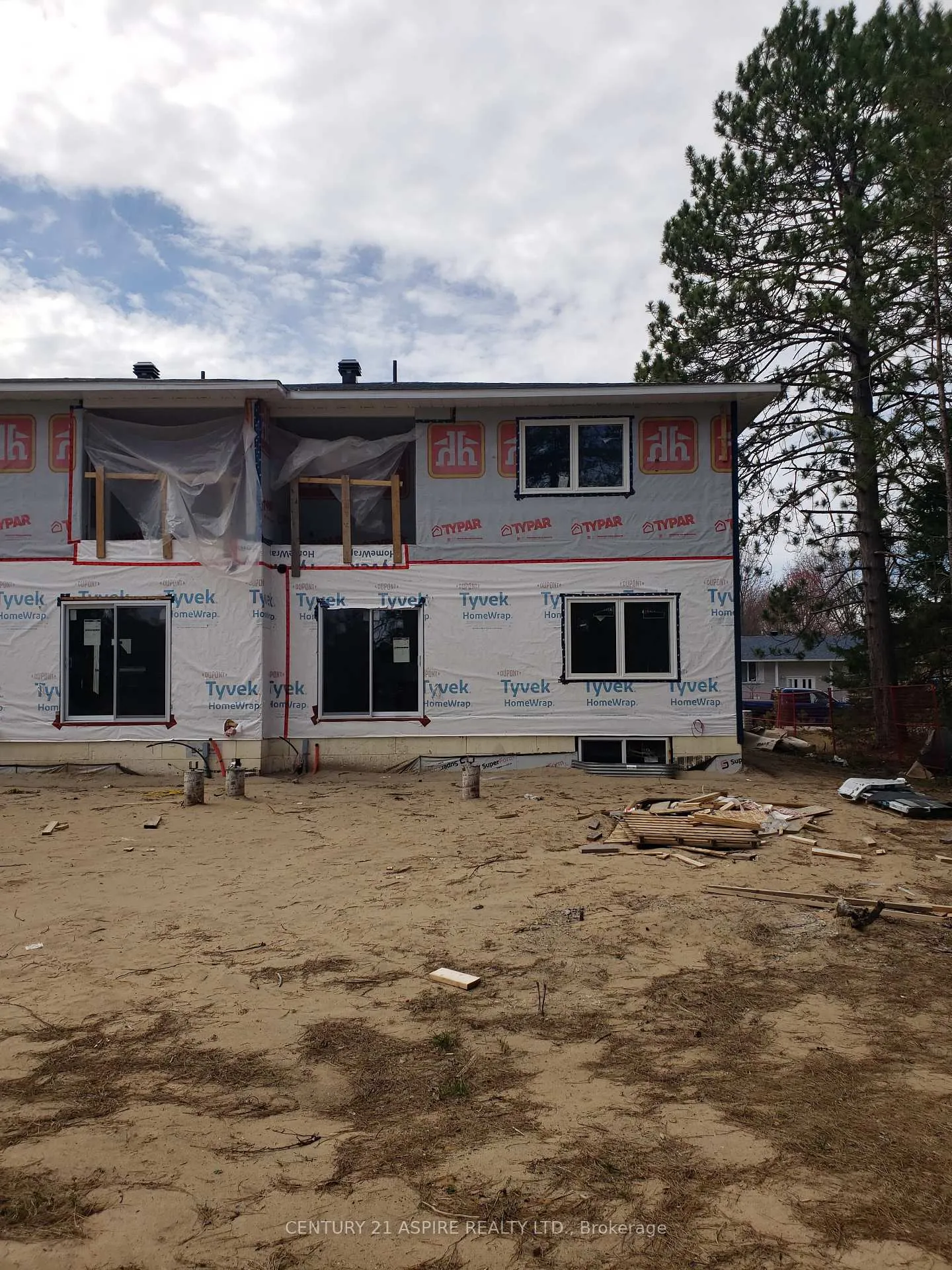 Photo 3 of 94D Frontenac Crescent, Deep River — HOMEH