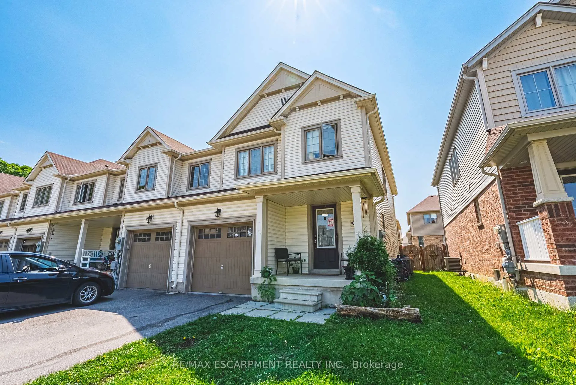 Photo 1 of 8258 Tulip Tree Drive, Niagara Falls, Brown — HOMEH