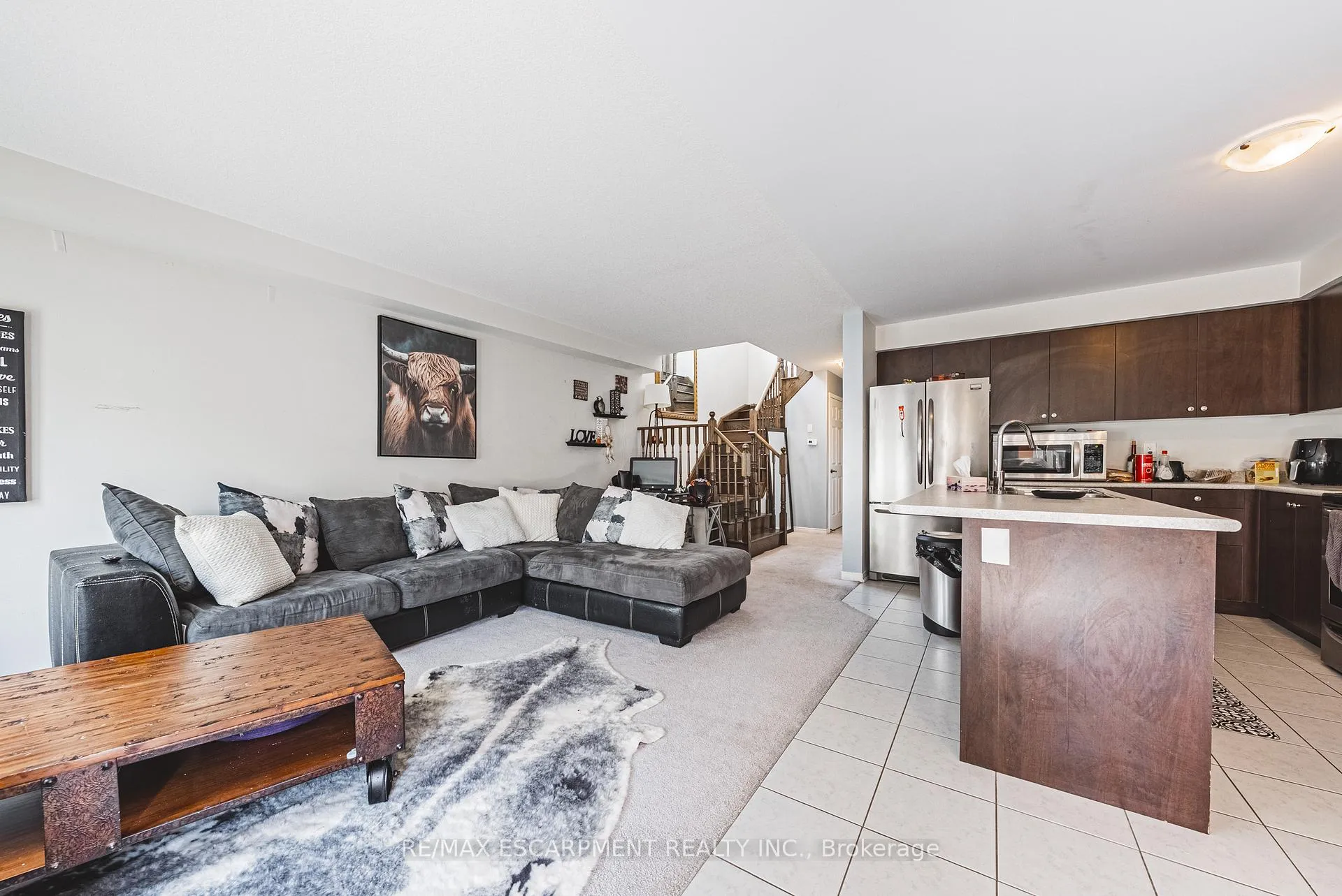 Photo 3 of 8258 Tulip Tree Drive, Niagara Falls, Brown — HOMEH