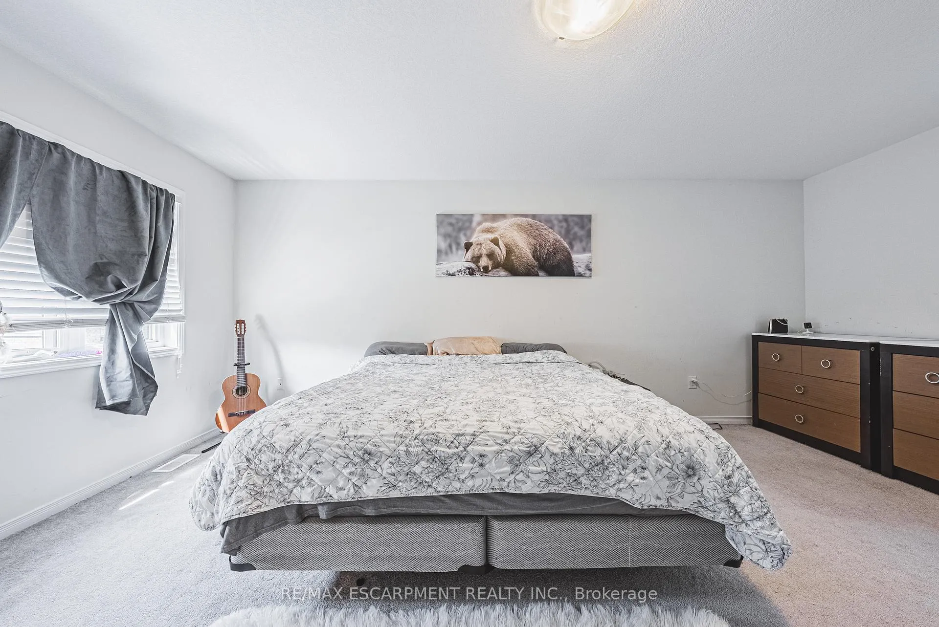 Photo 10 of 8258 Tulip Tree Drive, Niagara Falls, Brown — HOMEH
