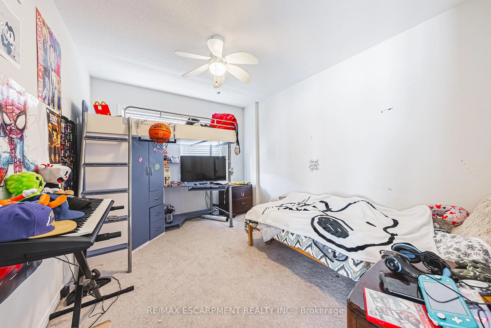 Photo 13 of 8258 Tulip Tree Drive, Niagara Falls, Brown — HOMEH