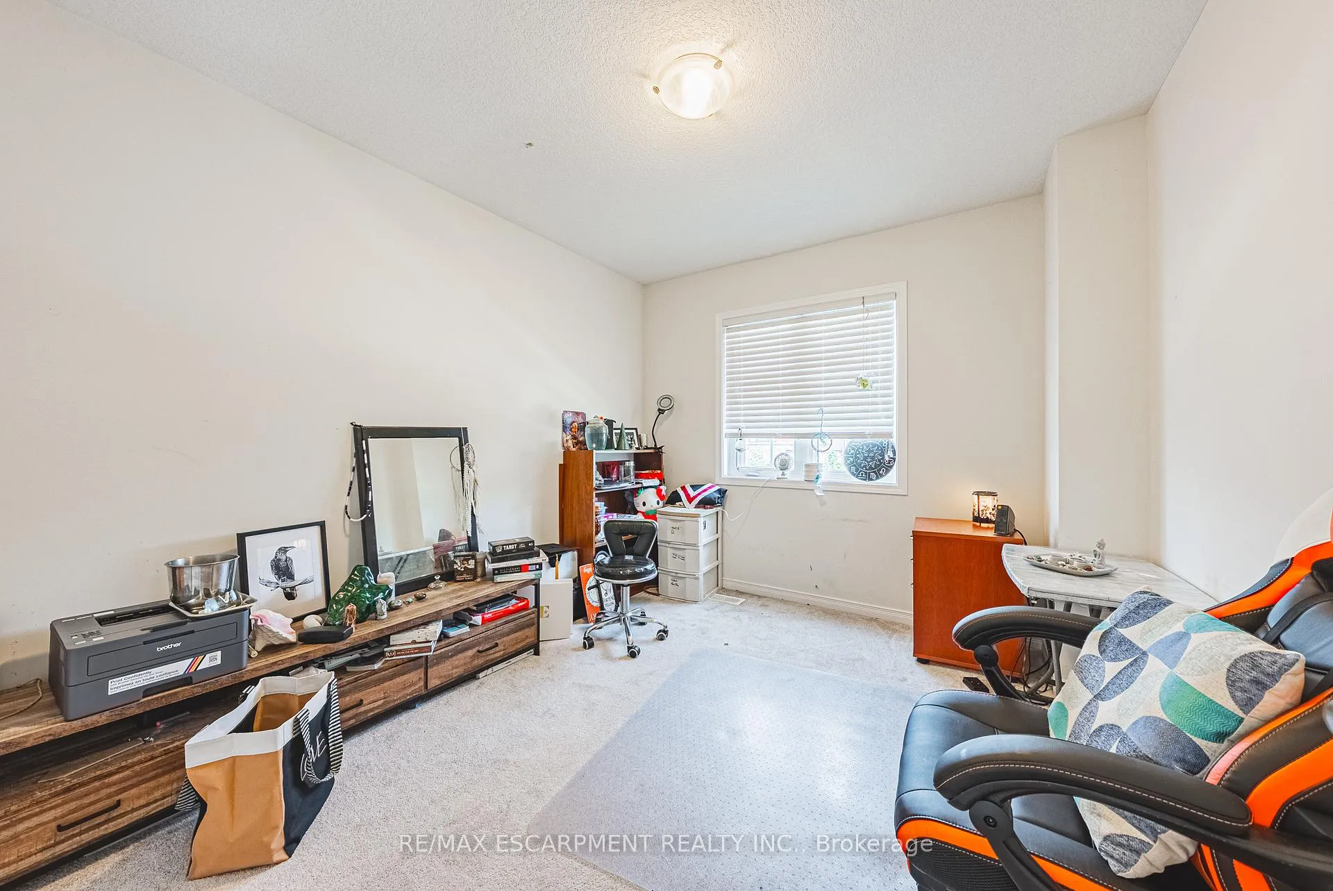 Photo 14 of 8258 Tulip Tree Drive, Niagara Falls, Brown — HOMEH
