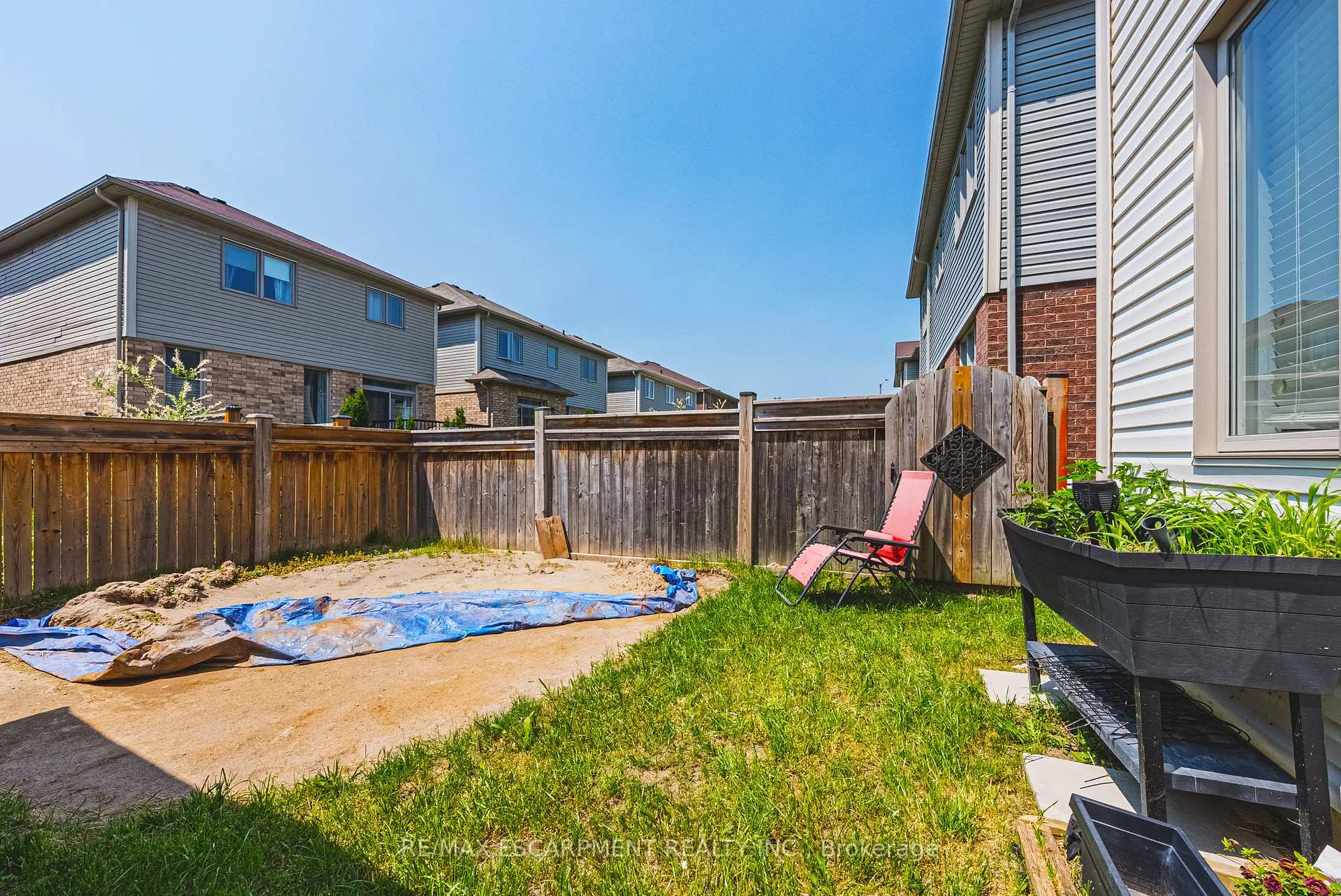 Photo 16 of 8258 Tulip Tree Drive, Niagara Falls, Brown — HOMEH