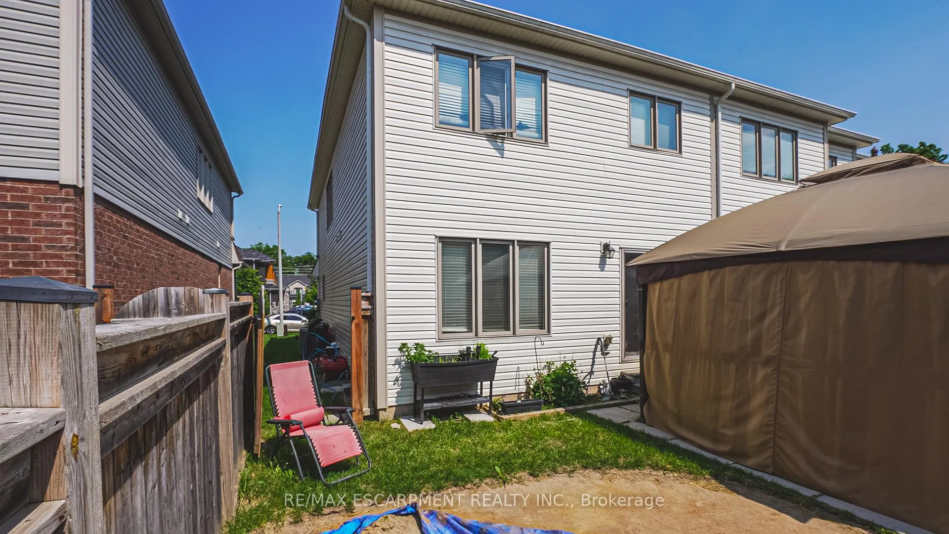 Photo 17 of 8258 Tulip Tree Drive, Niagara Falls, Brown — HOMEH