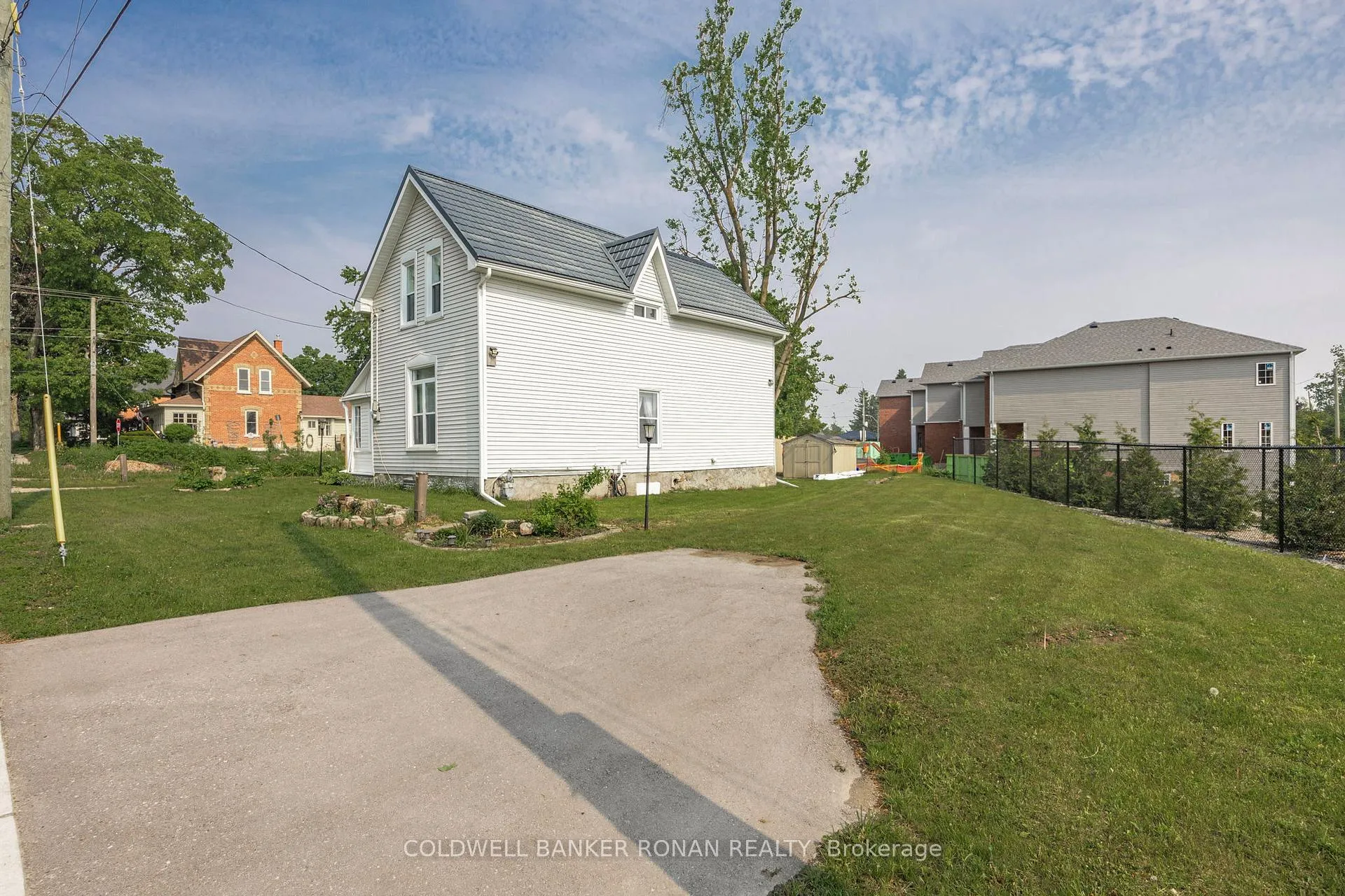 Photo 2 of 215 First Avenue W, Shelburne — HOMEH