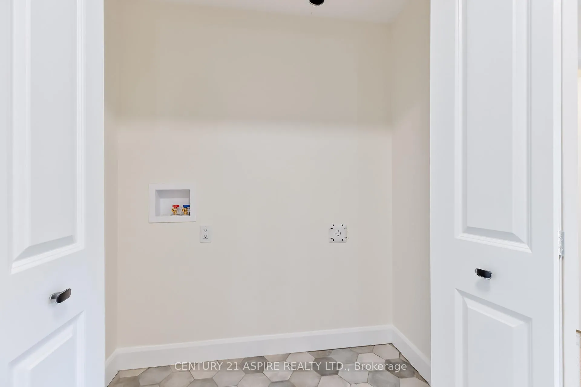 Photo 13 of 94A Frontenac Crescent, Deep River — HOMEH