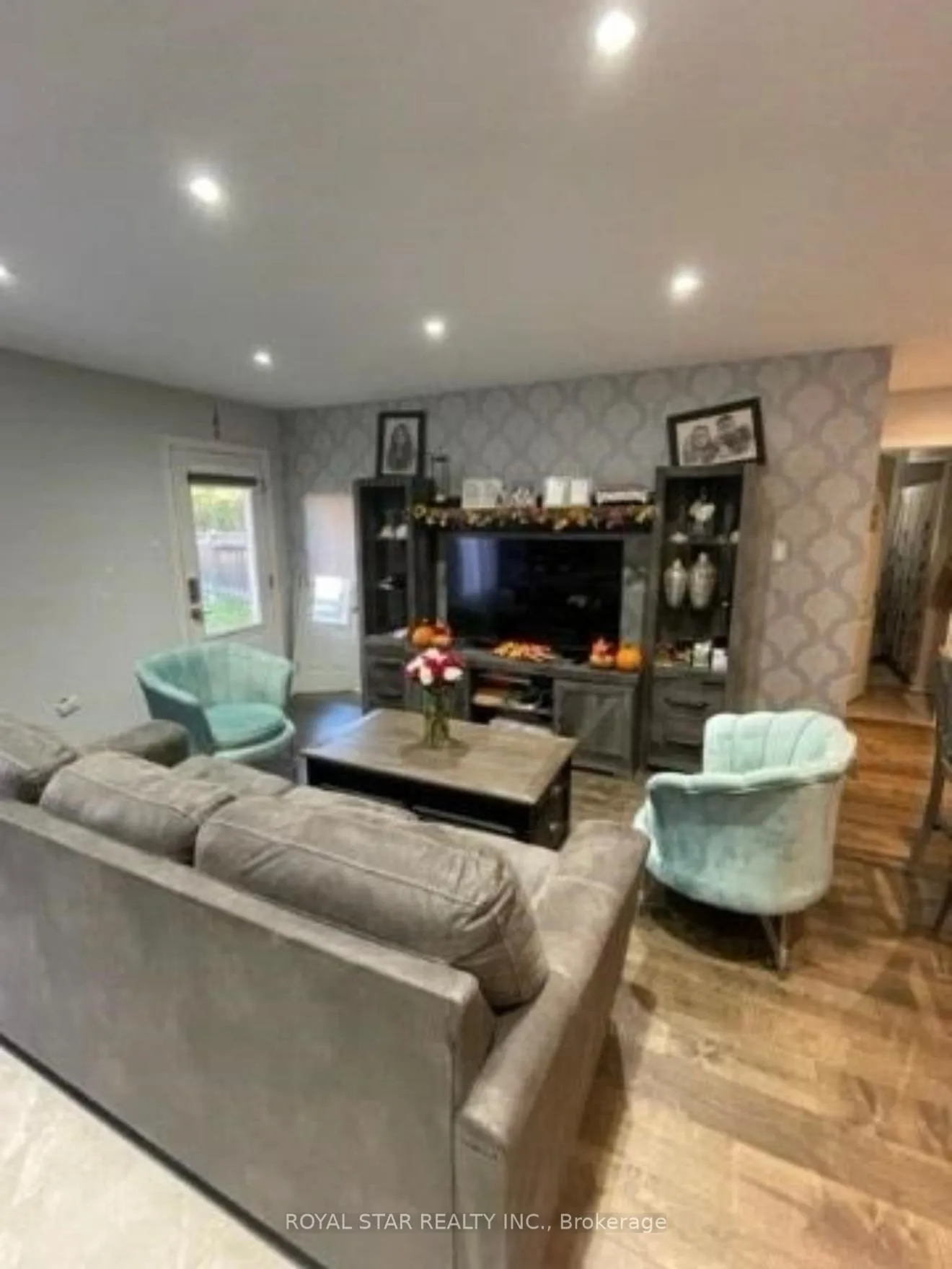 Photo 5 of Unit Main, 14 Chayna Crescent, Vaughan, Maple — HOMEH