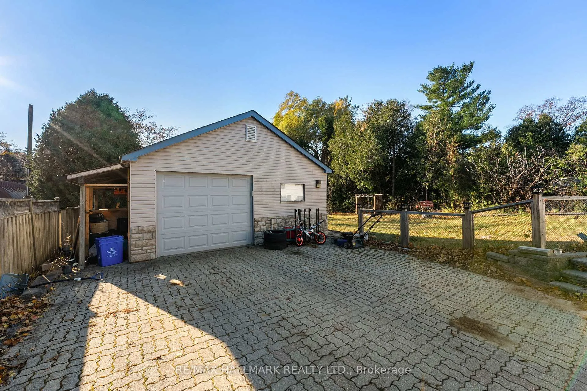 Photo 5 of 871 Finch Avenue, Pickering, Dunbarton — HOMEH