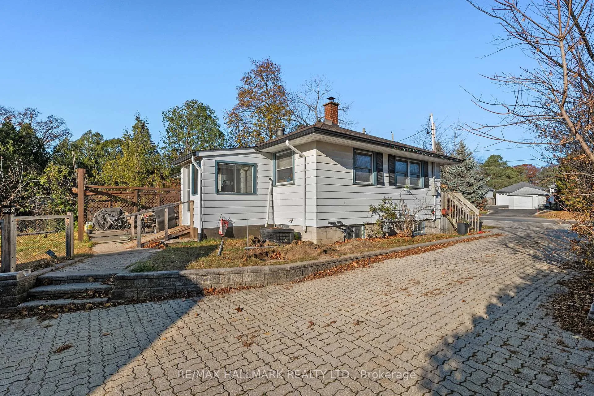 Photo 6 of 871 Finch Avenue, Pickering, Dunbarton — HOMEH