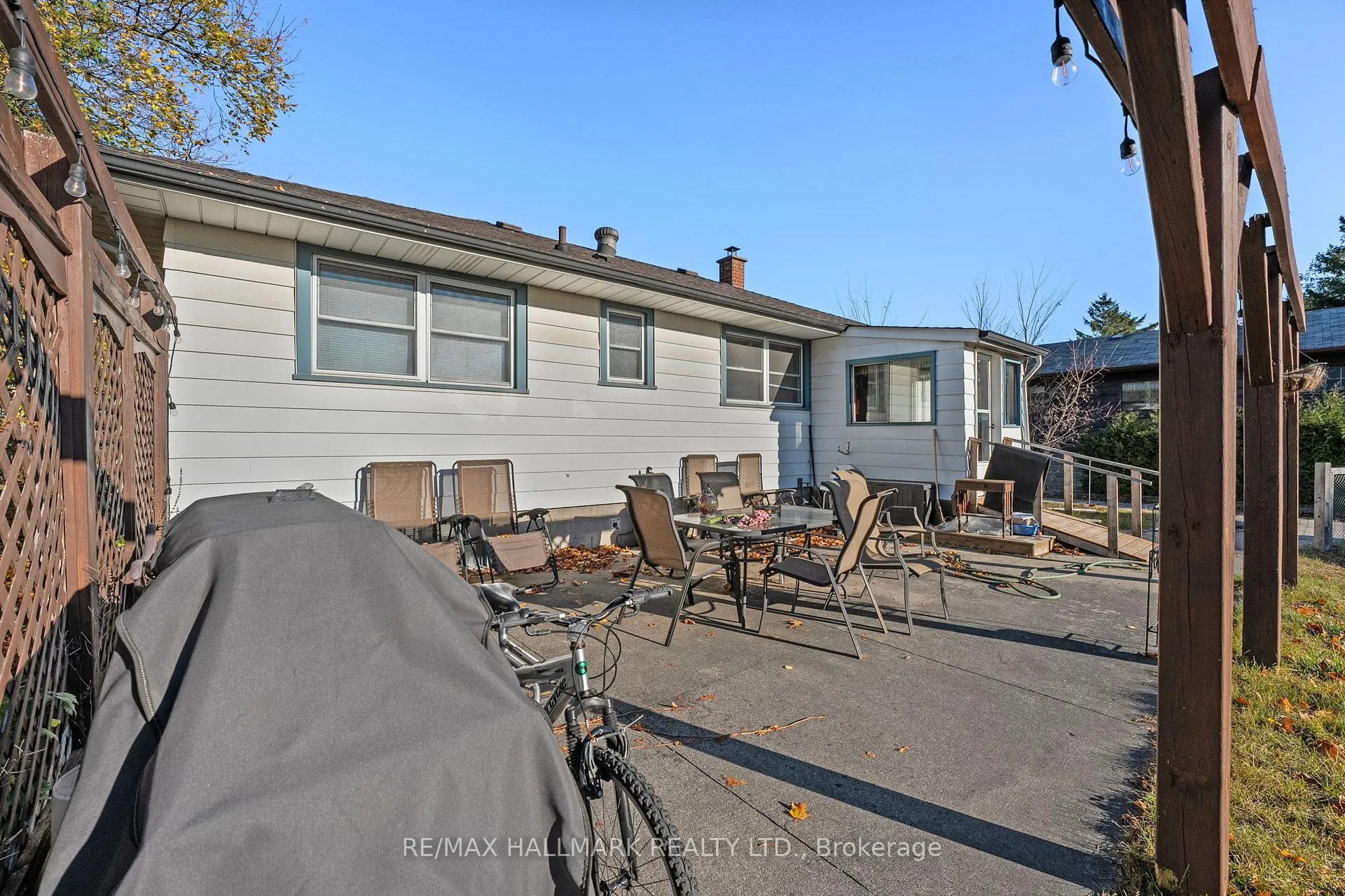 Photo 8 of 871 Finch Avenue, Pickering, Dunbarton — HOMEH