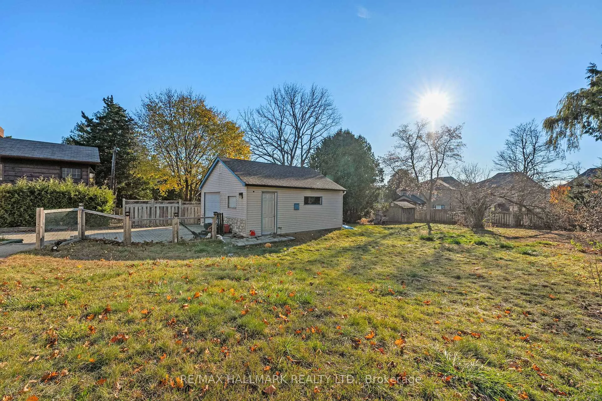 Photo 9 of 871 Finch Avenue, Pickering, Dunbarton — HOMEH