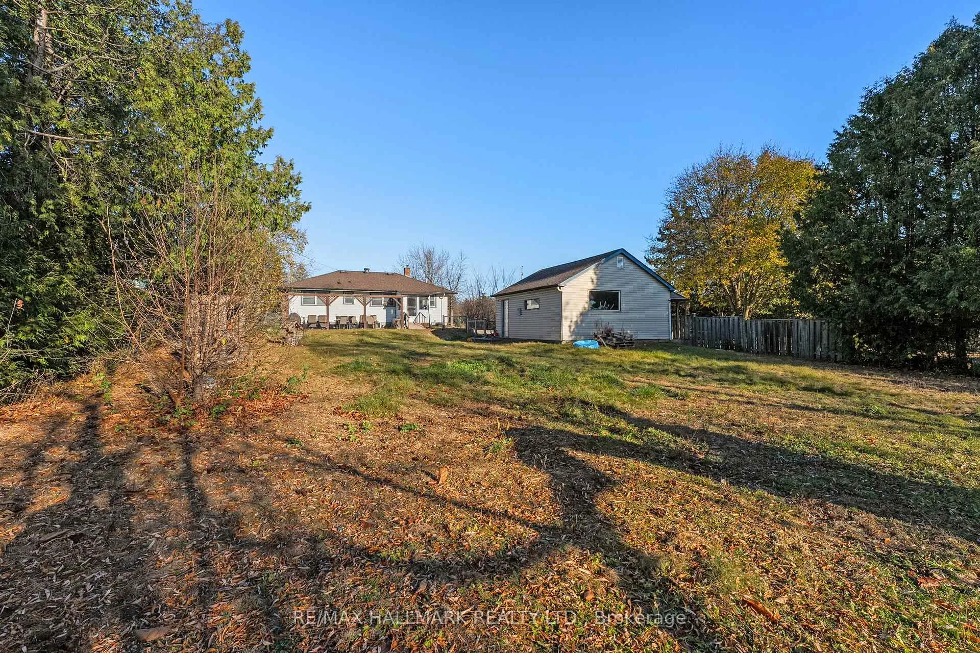 Photo 10 of 871 Finch Avenue, Pickering, Dunbarton — HOMEH