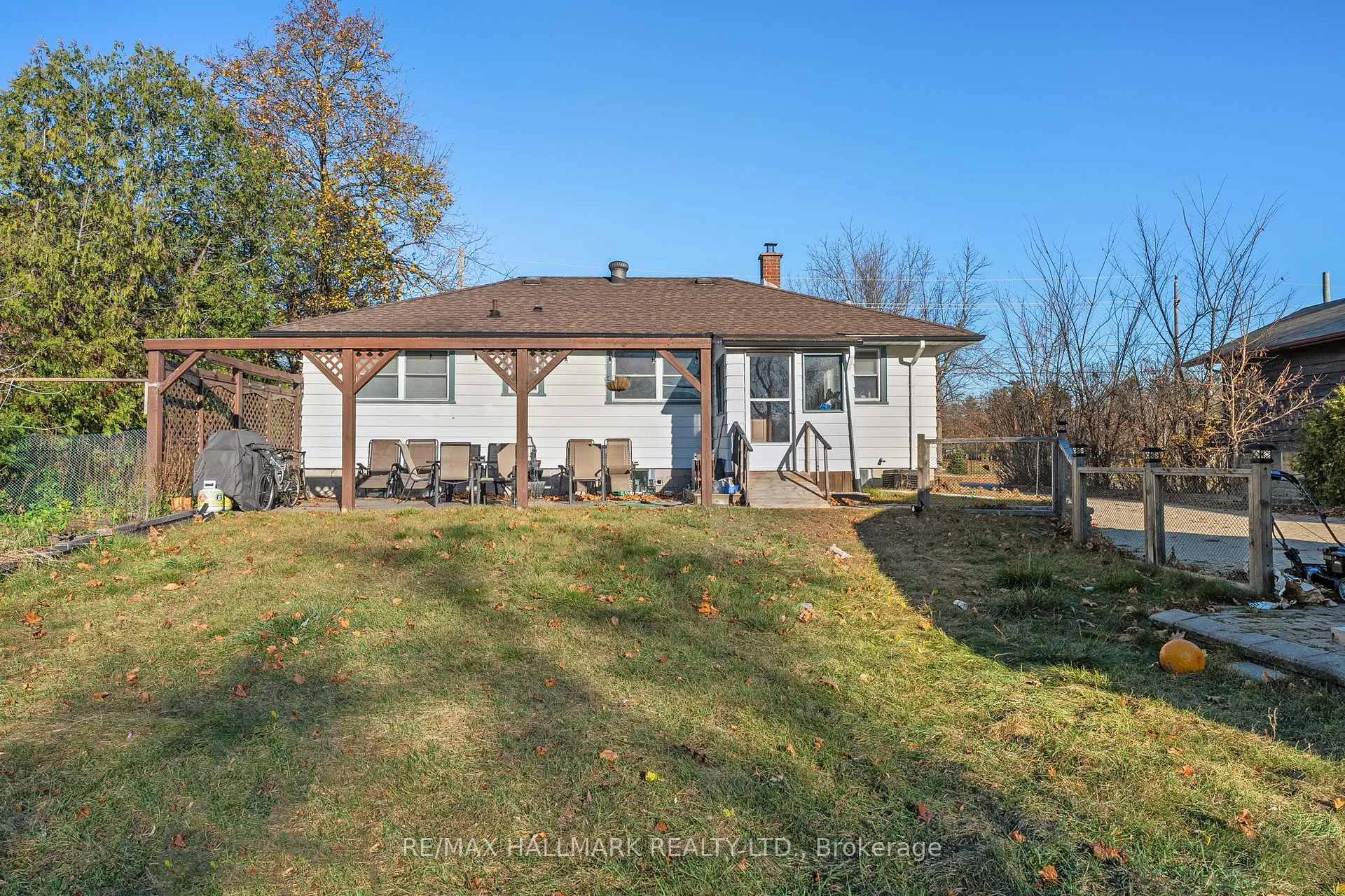 Photo 13 of 871 Finch Avenue, Pickering, Dunbarton — HOMEH