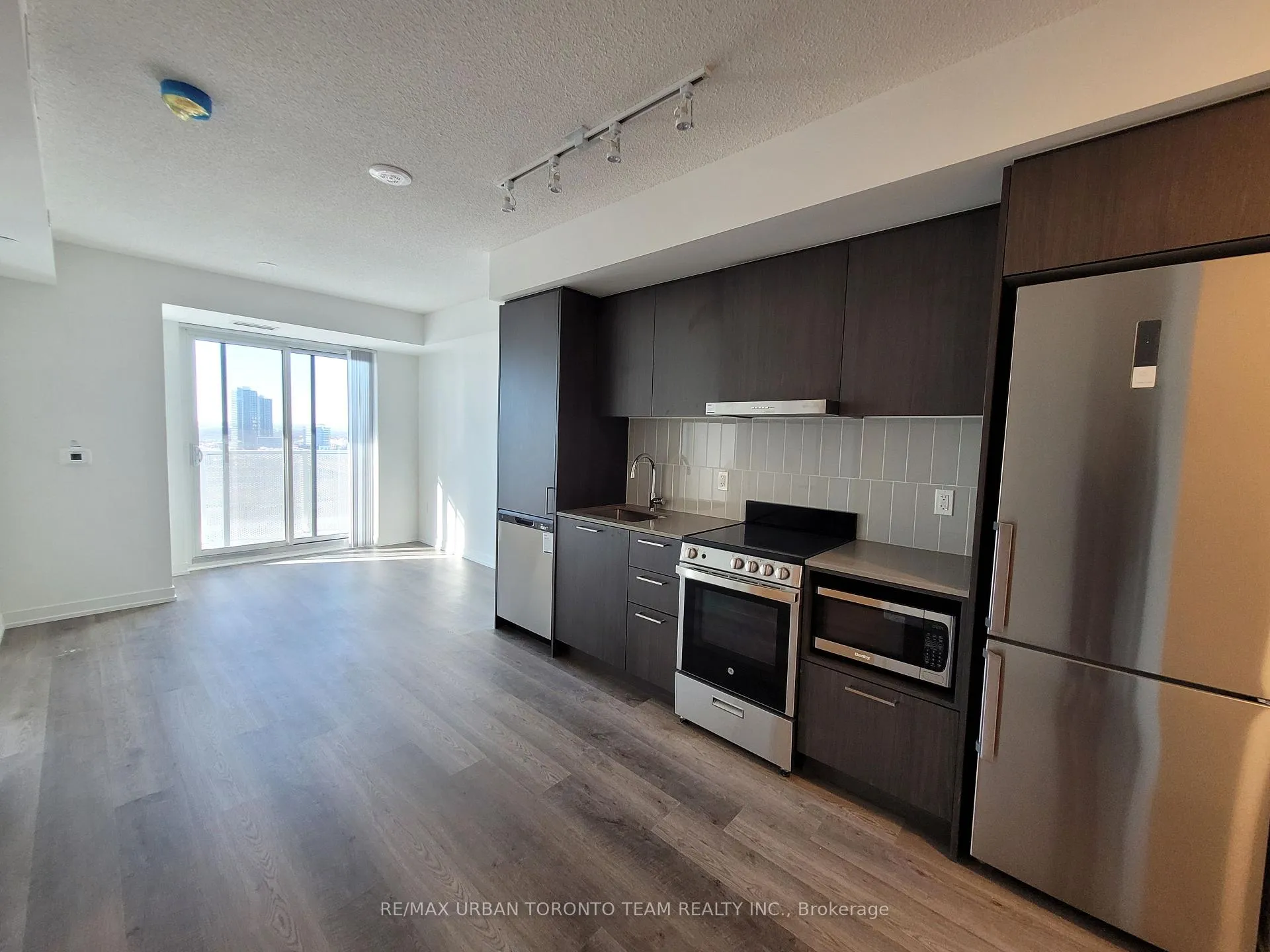 Photo 1 of Unit 1707, 195 Commerce Street, Vaughan, Vaughan Corporate Centre — HOMEH
